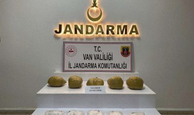 VAN'IN BAŞKALE İLÇESİNDE GERÇEKLEŞTİRİLEN ARAMA SONUCU KİLOLARCA UYUŞTURUCU ELE GEÇİRİLDİ!