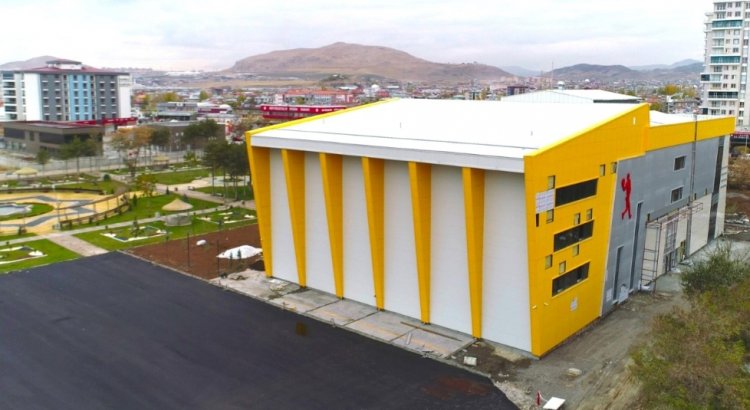 TUŞBA BELEDİYESİ, SPOR KOMPLEKSİNİ BELİRLENEN TARİHTEN ÇOK ÖNCE TAMAMLADI!