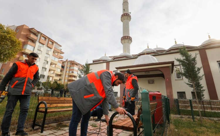 BÜYÜKŞEHİR KENTTEKİ CAMİLERE BANK DAĞITTI