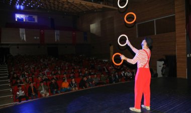 VAN BÜYÜKŞEHİR BELEDİYESİ'NİN DÜZENLEDİĞİ ÇOCUKLARIN AKROBASİ GÖSTERİSİ DEVAM EDİYOR!