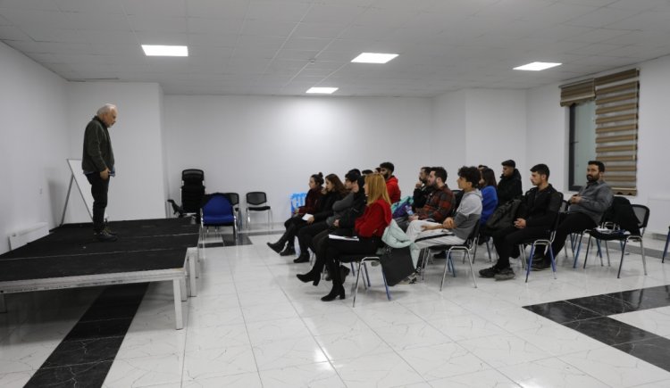 İPEKYOLU  BELEDİYESİ'NDEN SOSYAL SORUMLULUK PROJESİ KAPSAMINDA YENİ BİR YENİLİK DAHA: TİYATRO KULÜBÜ KURULDU