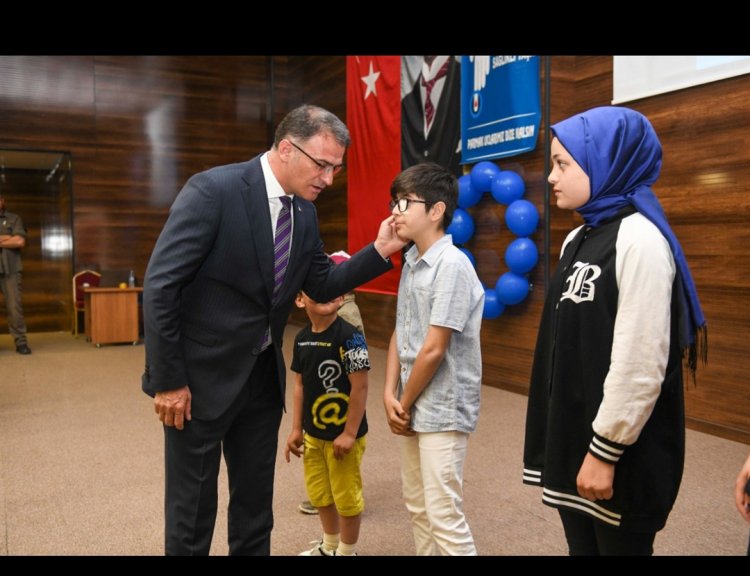 BÜYÜKŞEHİR HASTALARI YALNIZ BIRAKMIYOR: 300 DİYABETLİ ÇOCUĞA CİHAZ HEDİYE ETTİ!