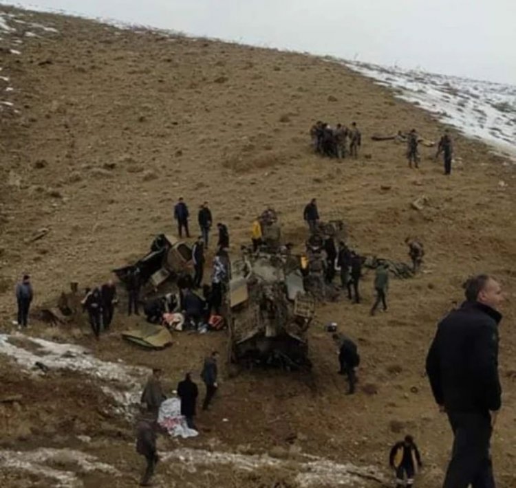 VAN'DA ASKERİ ARAÇ ŞARAMPOLE YUVARLANDI: YARALI ASKERLER VAR!