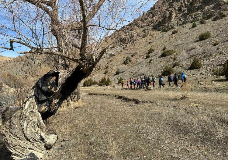 ROTA DOĞA SPORLARI KULÜBÜ BU HAFTAKİ ROTASINI KADINLAR GÜNÜNE ATFEN DÊR MERYEM MANASTIRINA ÇEVİRDİ!