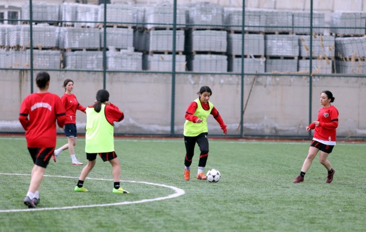 BÜYÜKŞEHİR KADIN FUTBOL TAKIMI 2023 SEZONUNA HAZIR!