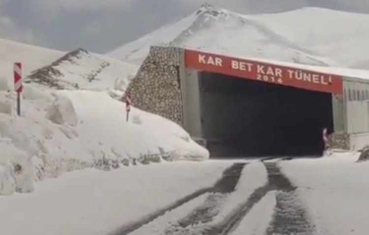 TÜRKİYE'NİN EN YÜKSEK GEÇİDİ OLAN KARABET KAR ALTINDA!