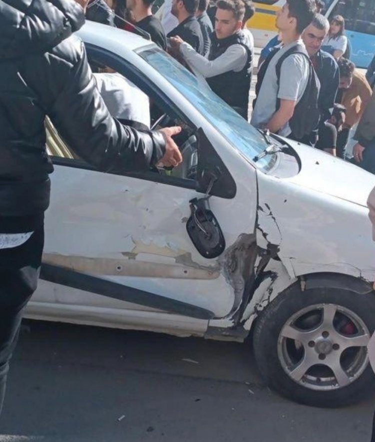 KONTROLDEN ÇIKAN MİNİBÜS BİR İŞ YERİNE GİRDİ: 7 KİŞİ YARALANDI!