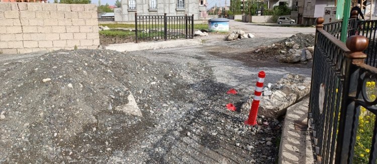 VAN'DA DEVLET SU İŞLERİ (DSİ) KANALİZASYON ONARIMINI 5 AYDIR NEDEN YAPMIYOR?!