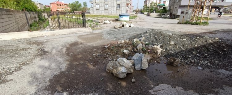 VAN'DA DEVLET SU İŞLERİ (DSİ) KANALİZASYON ONARIMINI 5 AYDIR NEDEN YAPMIYOR?!