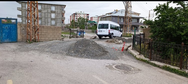 VAN'DA DEVLET SU İŞLERİ (DSİ) KANALİZASYON ONARIMINI 5 AYDIR NEDEN YAPMIYOR?!