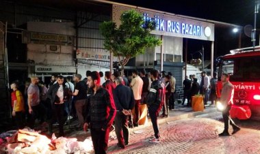 VAN'IN RUS PAZARI OLARAK BİLİNEN İŞ YERLERİNDE YANGIN ÇIKTI 