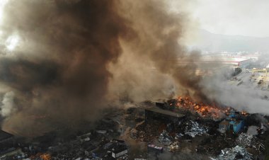 MANİSA'DAKİ FABRİKA YANGINI 17 SAAT SONRA KONTROL ALTINA ALINABİLDİ!