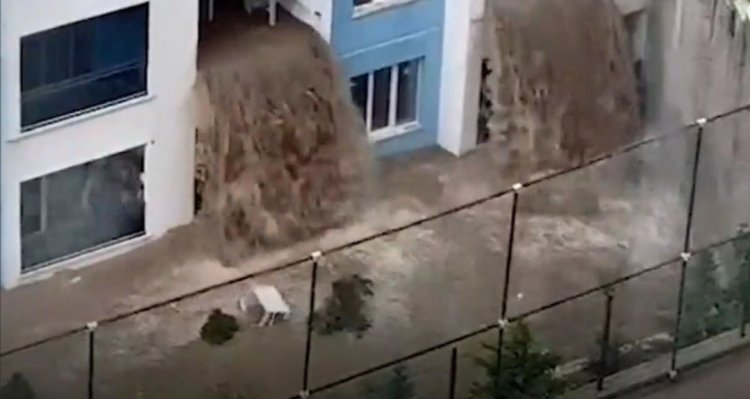 BAŞKENT SELE TESLİM OLDU: BİR APARTMANIN 2. KATINDA SEL GEÇTİ!