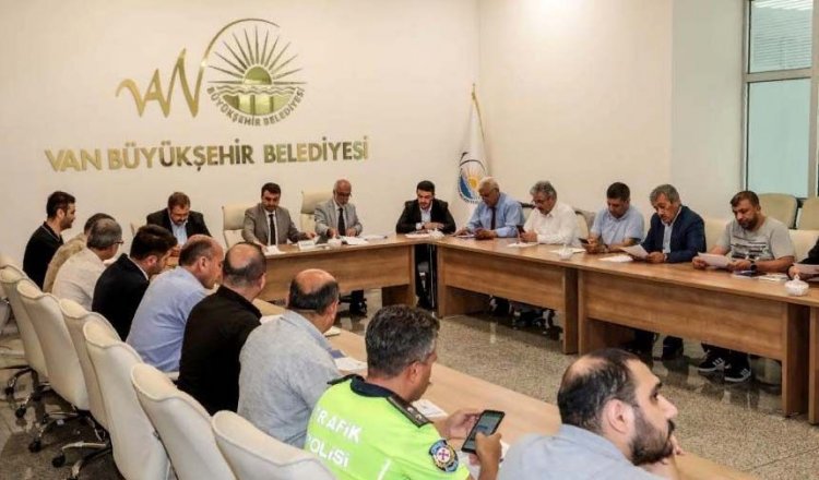VAN'DA UKOME TOPLANTISI GERÇEKLEŞTİRİLDİ: TOPLU ULAŞIM 8 TL Mİ OLACAK?