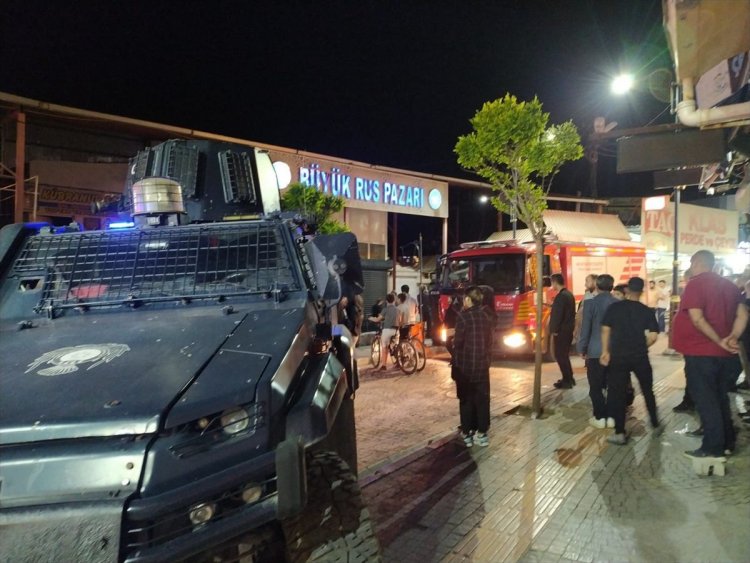 VAN'IN RUS PAZARI OLARAK BİLİNEN İŞ YERLERİNDE YANGIN ÇIKTI 