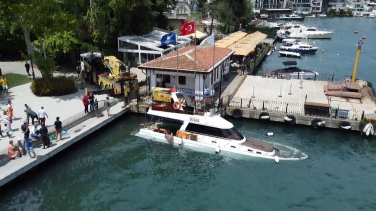 İÇİNDE 15 YOLCUSU BULUNAN KİRALIK YAT BATTI!