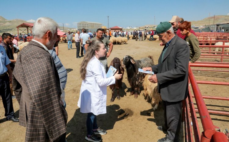 BÜYÜKŞEHİR İL GENELİ CANLI HAYVAN PAZARINDA BİLGİLENDİRMELERDE BULUNDU
