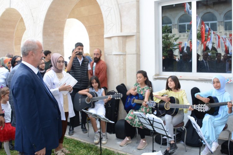 TUŞBA BELEDİYESİ, ‘YILSONU SERGİ VE SERTİFİKA’ PROGRAMI DÜZENLEDİ