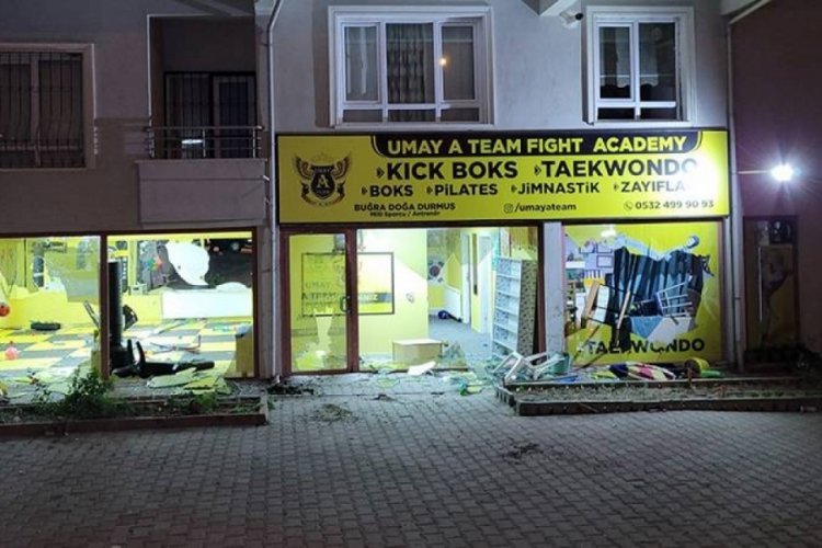 TAEKWONDO HOCASI ÖĞRENCİSİNİ TACİZ ETTİ: MAHALLELİNİN ELİNDEN ZOR KURTULDU!