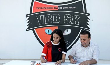 KADIN FUTBOL TAKIMINDA İMZALAR  ATILDI!