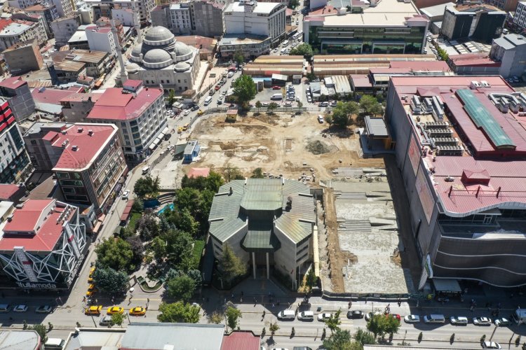 VAN'IN BİR KENT MEYDANI ARTIK VAR!