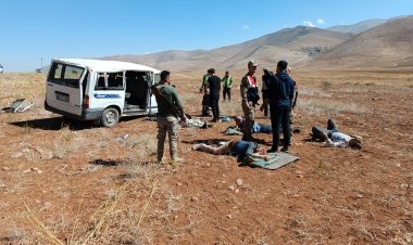 MİNİBÜS TAKLA ATTI! 6 KİŞİ YARALANDI!