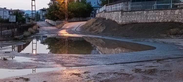 VAN'DA ALTYAPI SORUNLARI NEDENİYLE YAĞIŞ ETKİLİ OLDUĞUNDA, HAYAT FELÇ OLUYOR! 