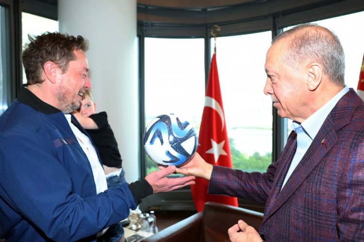 CUMHURBAŞKANI ERDOĞAN, MUSK'A TESLA'NIN 7. FABRİKASINI TÜRKİYE'DE KURMASI İÇİN ÇAĞRI YAPTI!