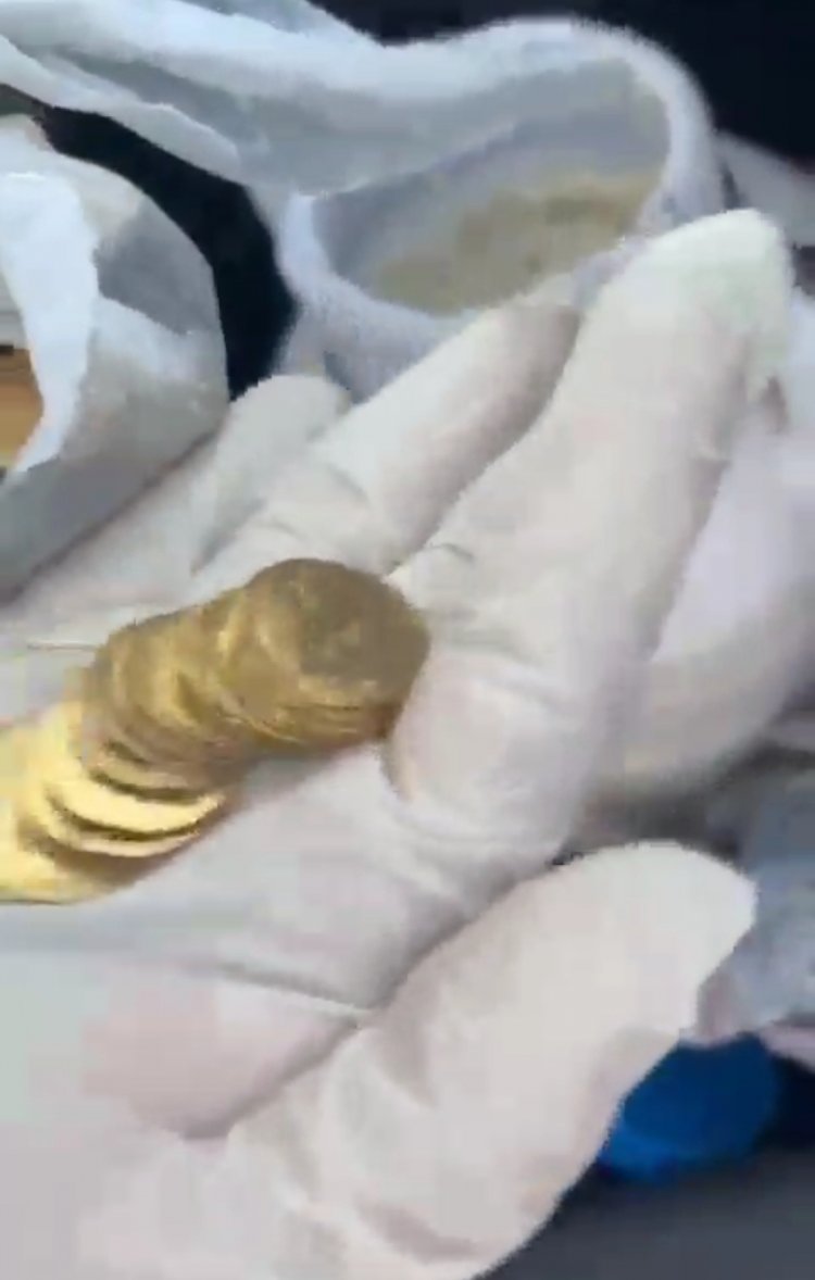 VAN'DA YÜZLERCE ADET TARİHİ ALTIN ELE GEÇİRİLDİ