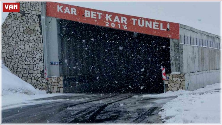 VAN'DA KAR YÜZÜNÜ ERKEN GÖSTERDİ