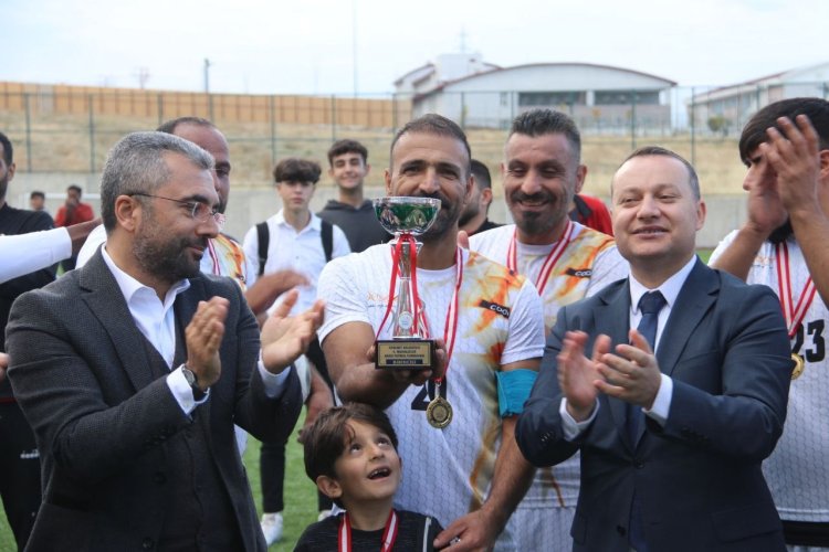 EDREMİT’TE BİR MAHALLELER ARASI TURNUVA DAHA BİTTİ! ŞAMPİYON BELLİ OLDU...