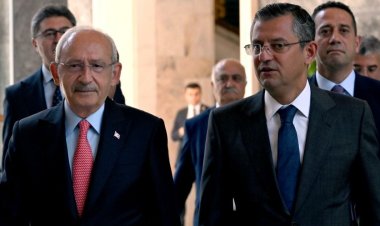 CHP'DE KURULTAY BAŞLADI: KILIÇDAROĞLU MU, ÖZEL Mİ?