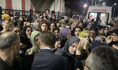 YENİ BİR FACİANIN EŞİĞİNDEN DÖNÜLDÜ: KYK YURDUNDA ARIZALANAN ASANSÖR ZEMİNE ÇAKILDI!