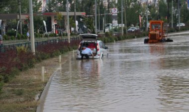 METEOROLOJİ 16 İLİ SARI VE TURUNCU KODLA UYARDI: VAN VE İLÇELERİ DE VAR!