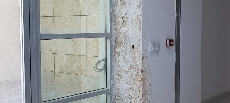 VAN YÜZÜNCÜ YIL ÜNİVERSİTESİ'NDE KÜTÜPHANE SORUNUNA ÇÖP KOVALI ÇÖZÜM!