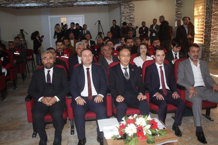 EDREMİT VE ÇATAK İLÇELERİNE UZAK DOĞU ÜLKESİNDEN ARAÇ HİBE EDİLDİ