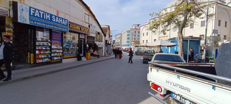 VANLILAR NEDEN YOL ORTASINDAN YÜRÜYOR!
