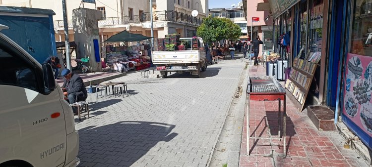 VANLILAR NEDEN YOL ORTASINDAN YÜRÜYOR!