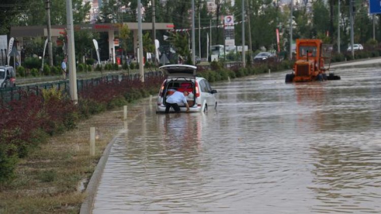 METEOROLOJİ 16 İLİ SARI VE TURUNCU KODLA UYARDI: VAN VE İLÇELERİ DE VAR!