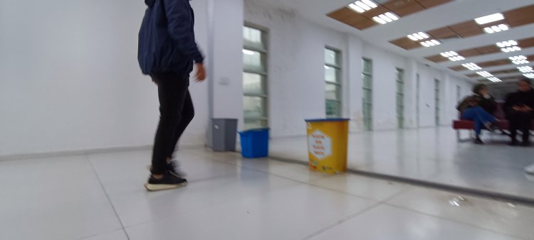 VAN YÜZÜNCÜ YIL ÜNİVERSİTESİ'NDE KÜTÜPHANE SORUNUNA ÇÖP KOVALI ÇÖZÜM!