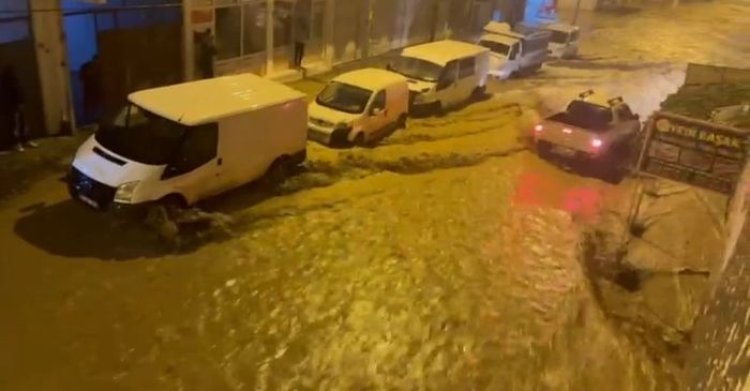 BATMAN'DA ŞİDDETLİ YAĞIŞ NEDENİYLE SEL MEYDANA GELDİ: 4 KİŞİ HAYATINI KAYBETTİ!