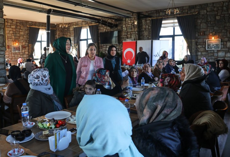 BÜYÜKŞEHİR BELEDİYESİ DÜNYA ENGELLİLER GÜNÜ'NDE ANNELERİ KAHVALTIDA BULUŞTURDU