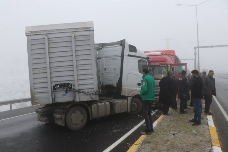 VAN-AĞRI KARAYOLUNDA ZİNCİRLEME KAZA!