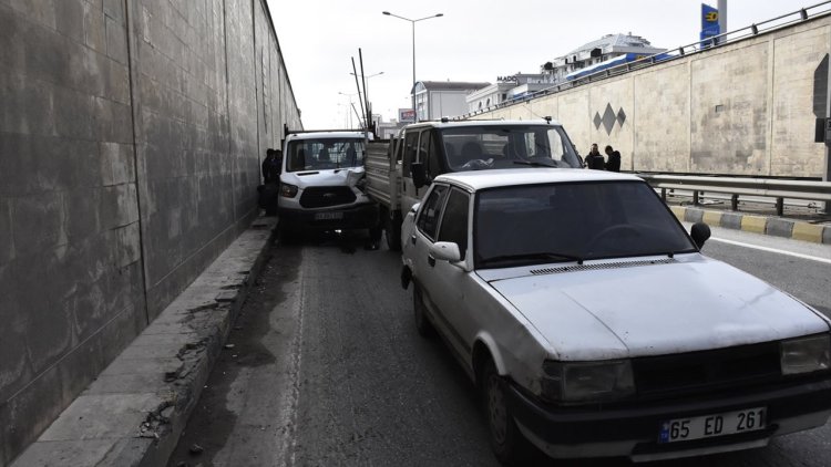 VAN'DA ZİNCİRLEME KAZA: 2 YARALI 