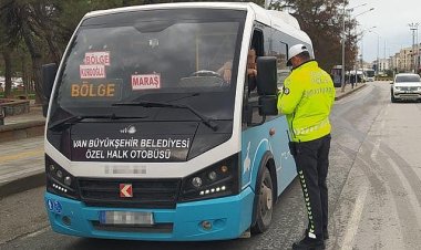 VAN'DA VATANDAŞLAR: ÖZEL MAVİ HALK OTOBÜSLERİNDEN VE MİNİBÜSLERDEN BİZİ KURTARIN...!