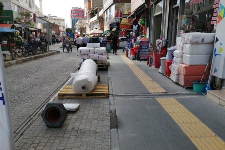 VANLILAR NEDEN YOLUN ORTASINDA YÜRÜYOR SORUSUNUN CEVABI BULUNDU!