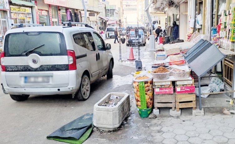 VANLILAR NEDEN YOLUN ORTASINDA YÜRÜYOR SORUSUNUN CEVABI BULUNDU!