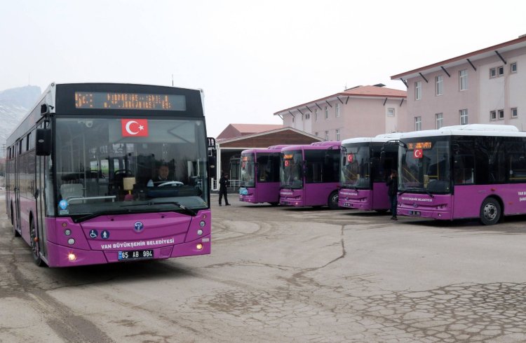VAN'DA VATANDAŞLAR: ÖZEL MAVİ HALK OTOBÜSLERİNDEN VE MİNİBÜSLERDEN BİZİ KURTARIN...!