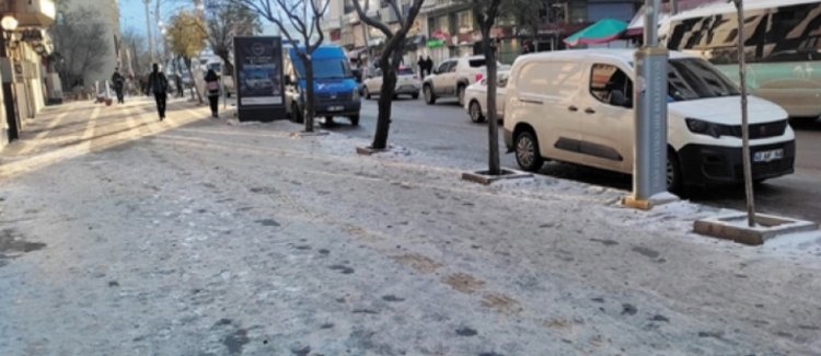 VAN'DA KARLA MÜCADELE DE BELEDİYELER SINIFTA KALDI: VATANDAŞLAR YETERSİZ BULUYOR...