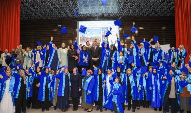 VAN'DA İLK OLAN AİLE AKADEMİSİ VE ANNE ÜNİVERSİTESİ MEZUNLARINI VERDİ